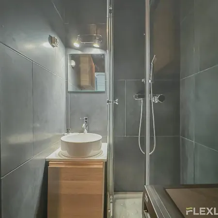 Flexliving - Whole Flat - Felix Faure Апартаменты *